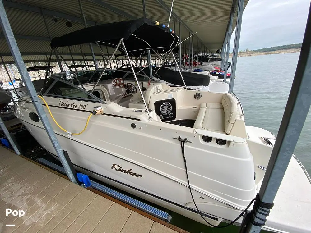 2004 Rinker fiesta vee 250