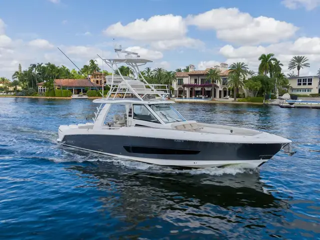 Boston Whaler 420 Outrage