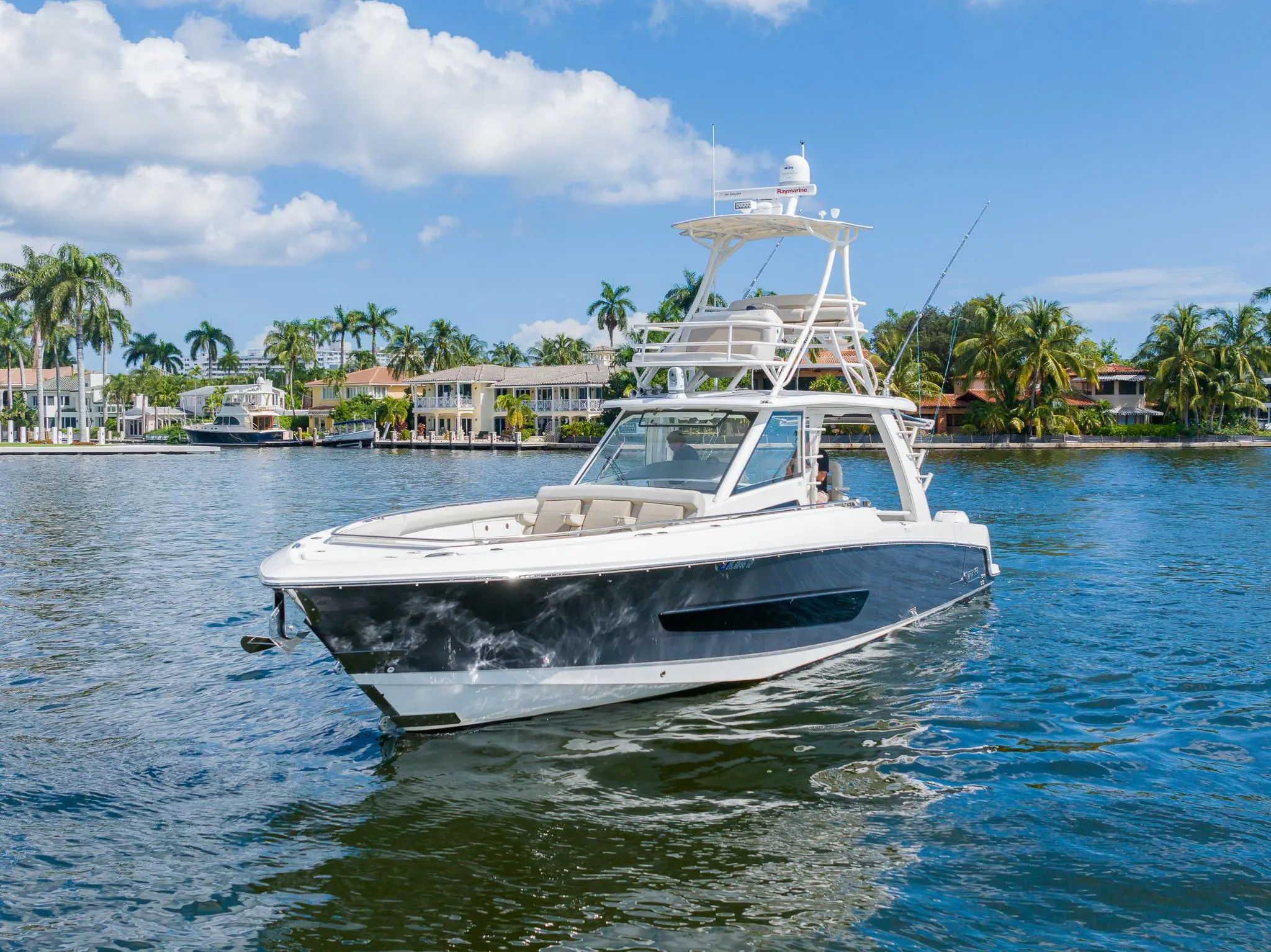 2019 Boston Whaler 420 outrage