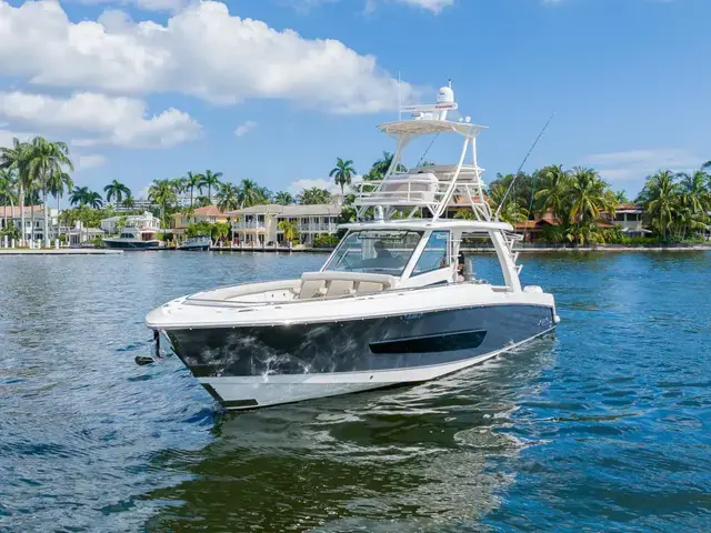 Boston Whaler 420 Outrage