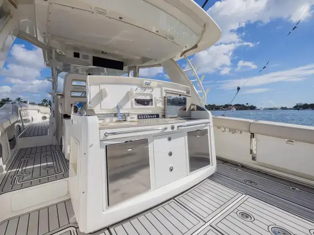 Boston Whaler 420 Outrage