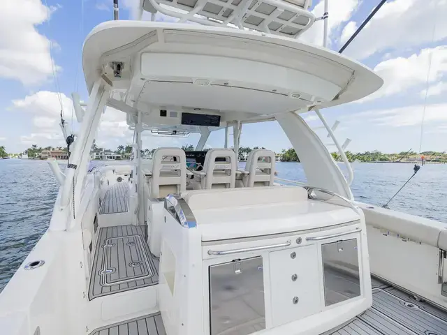 Boston Whaler 420 Outrage