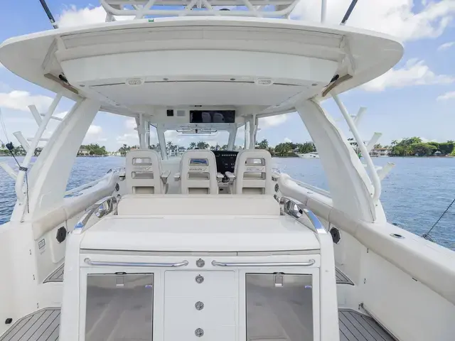 Boston Whaler 420 Outrage