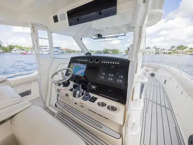 Boston Whaler 420 Outrage