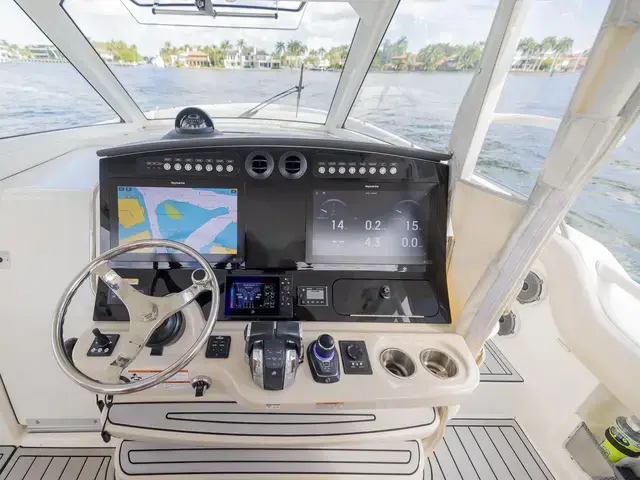 Boston Whaler 420 Outrage