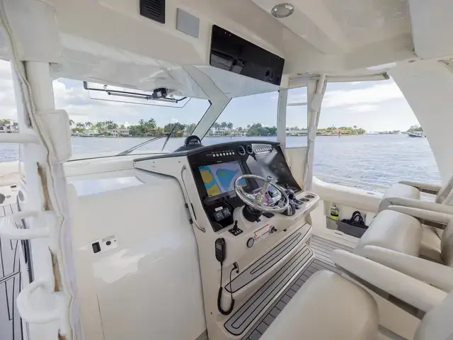 Boston Whaler 420 Outrage