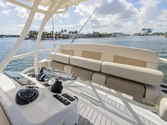 Boston Whaler 420 Outrage