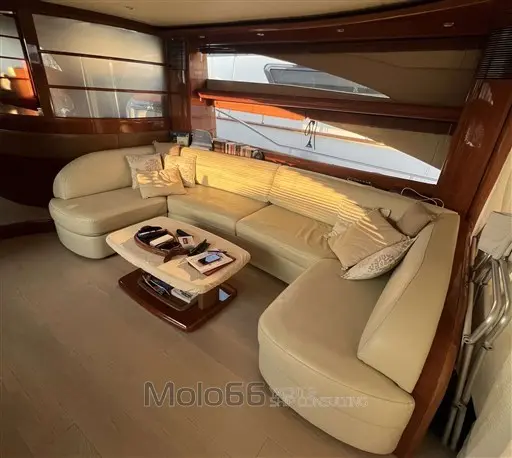 2005 Princess 21