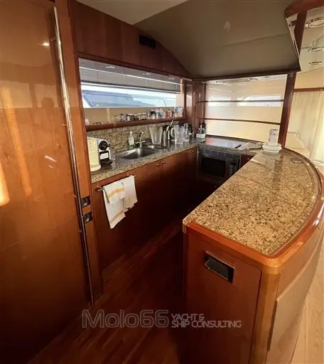 2005 Princess 21