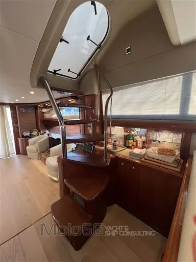 2005 Princess 21