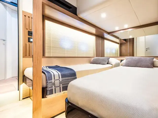 Absolute Navetta 52