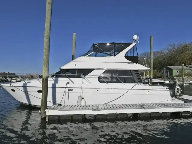 Carver 45 Voyager