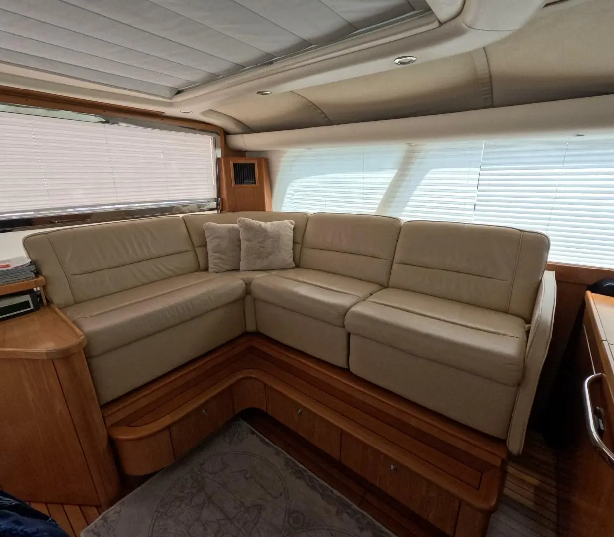 2004 Tiara 5200 sovran salon