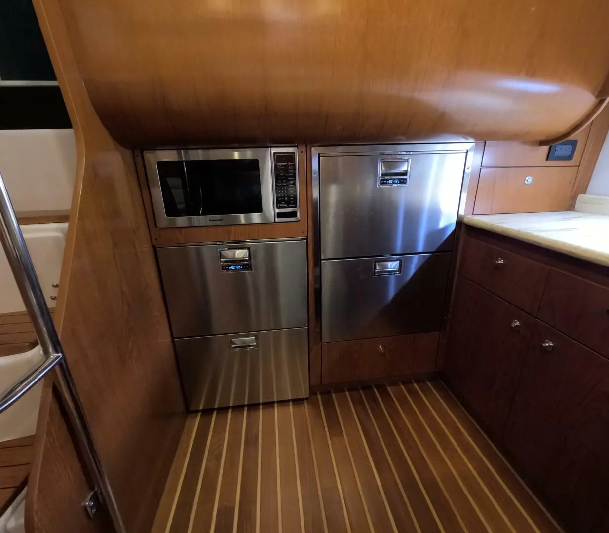 2004 Tiara 5200 sovran salon