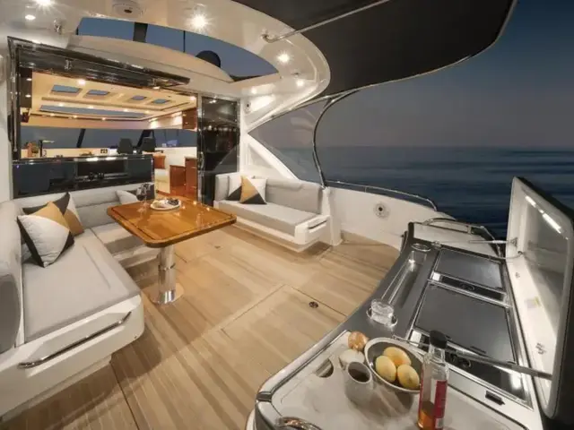 Riviera 6000 Sport Yacht Platinum Edition