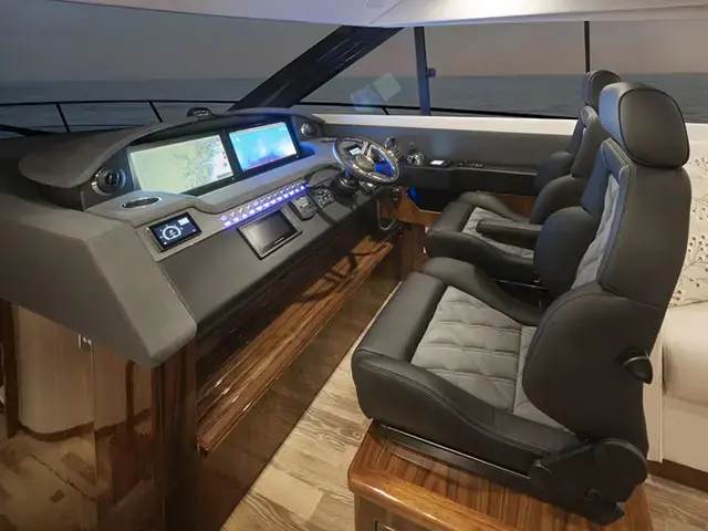 Riviera 6000 Sport Yacht Platinum Edition