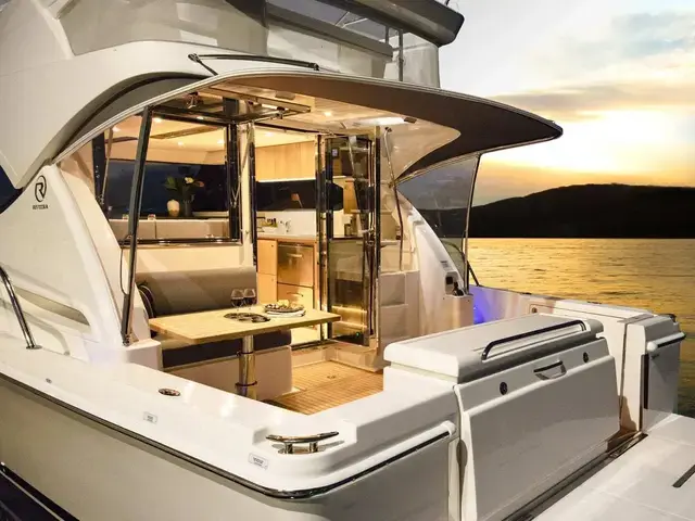 Riviera 39 Open Flybridge