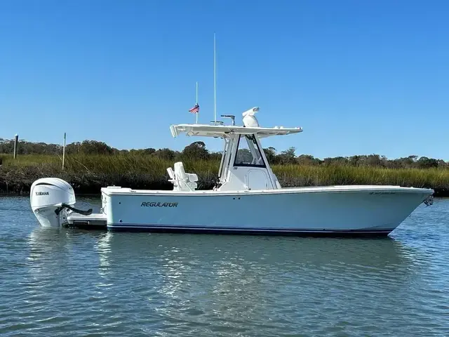 Regulator 28 Center Console