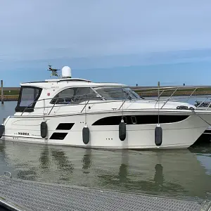 2018 Marex 310 Sun Cruiser