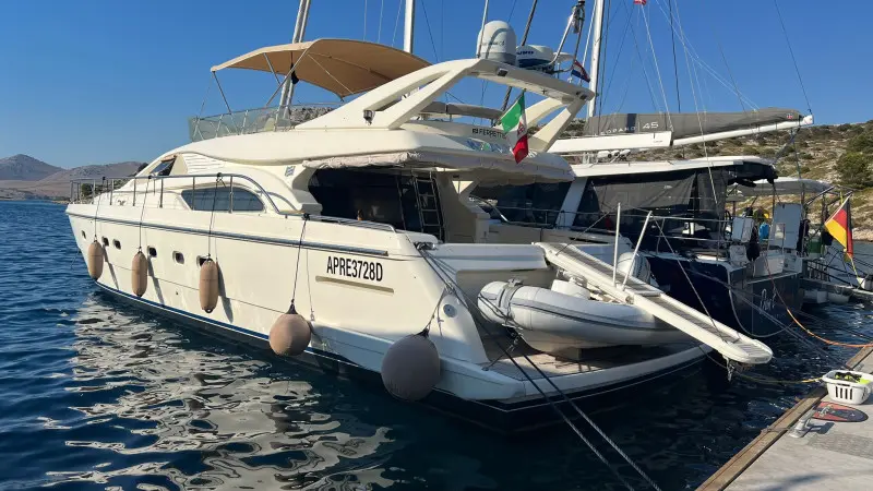 1999 Ferretti 57 fly