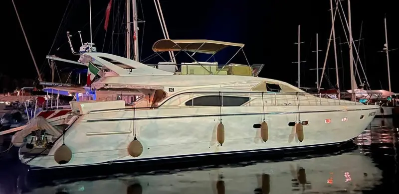 1999 Ferretti 57 fly