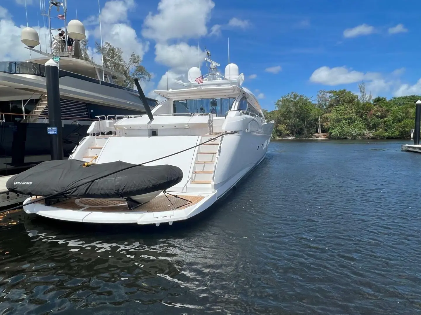 2007 Sunseeker predator 108