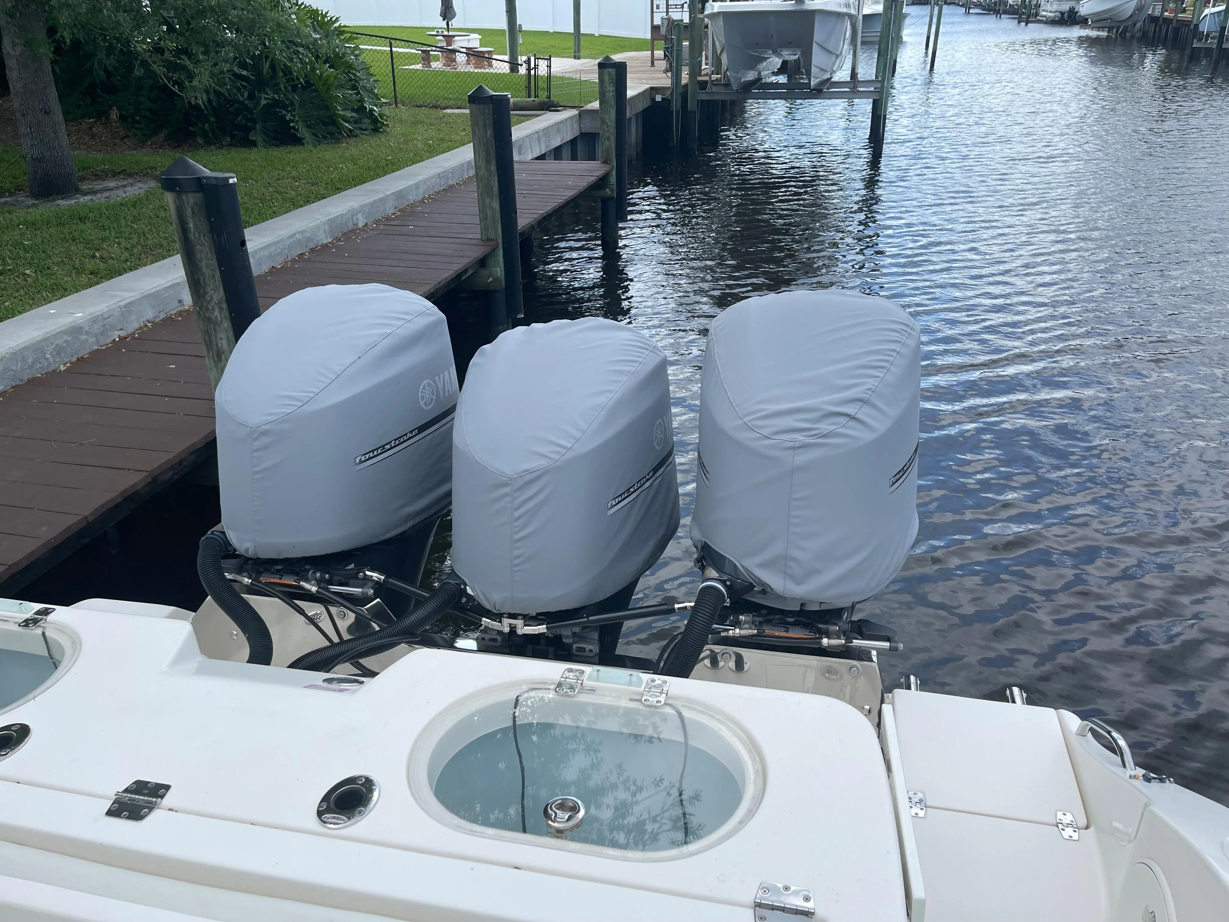 2015 Cobra 344 center console