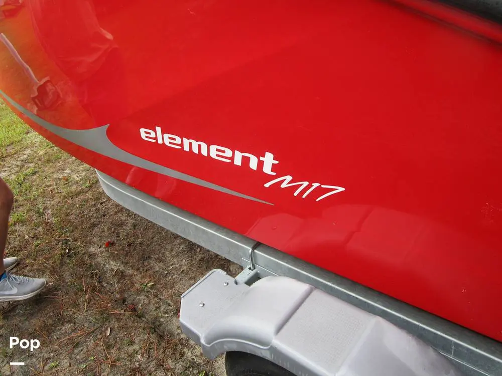 2022 Bayliner element m17