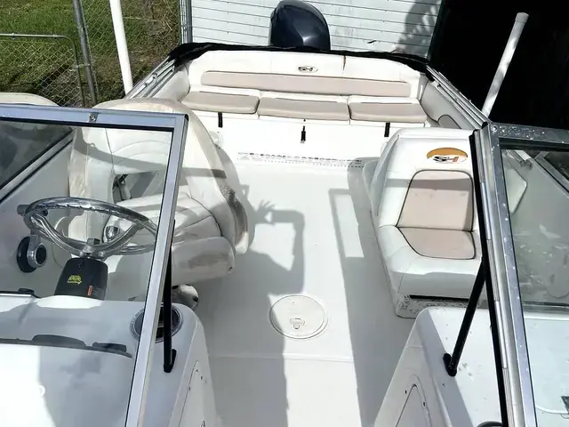 Sea Hunt Escape 188 LE