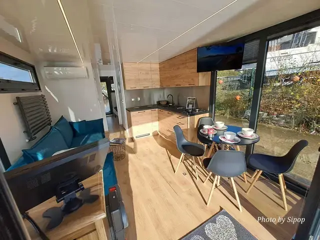 Campi 360 Houseboat