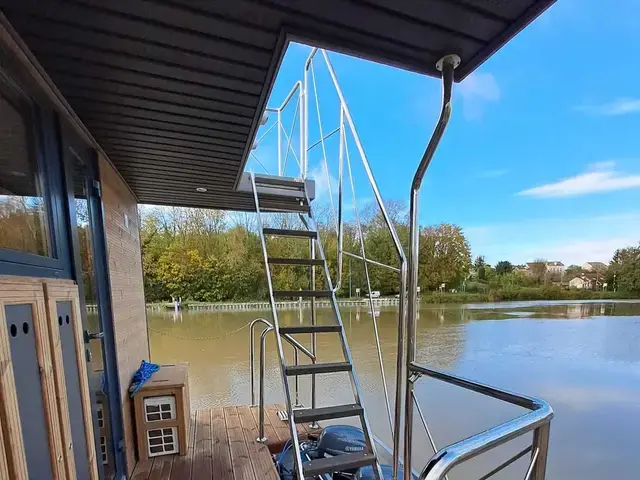 Campi 360 Houseboat