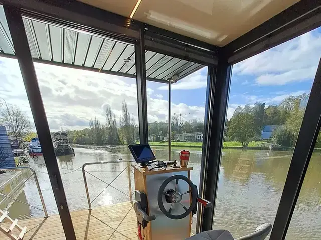 Campi 360 Houseboat