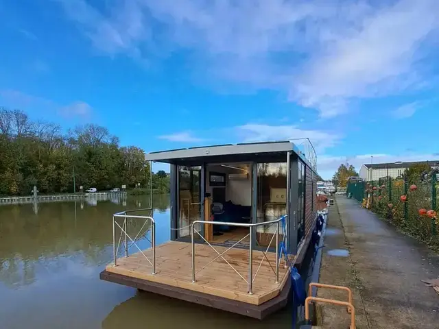 Campi 360 Houseboat