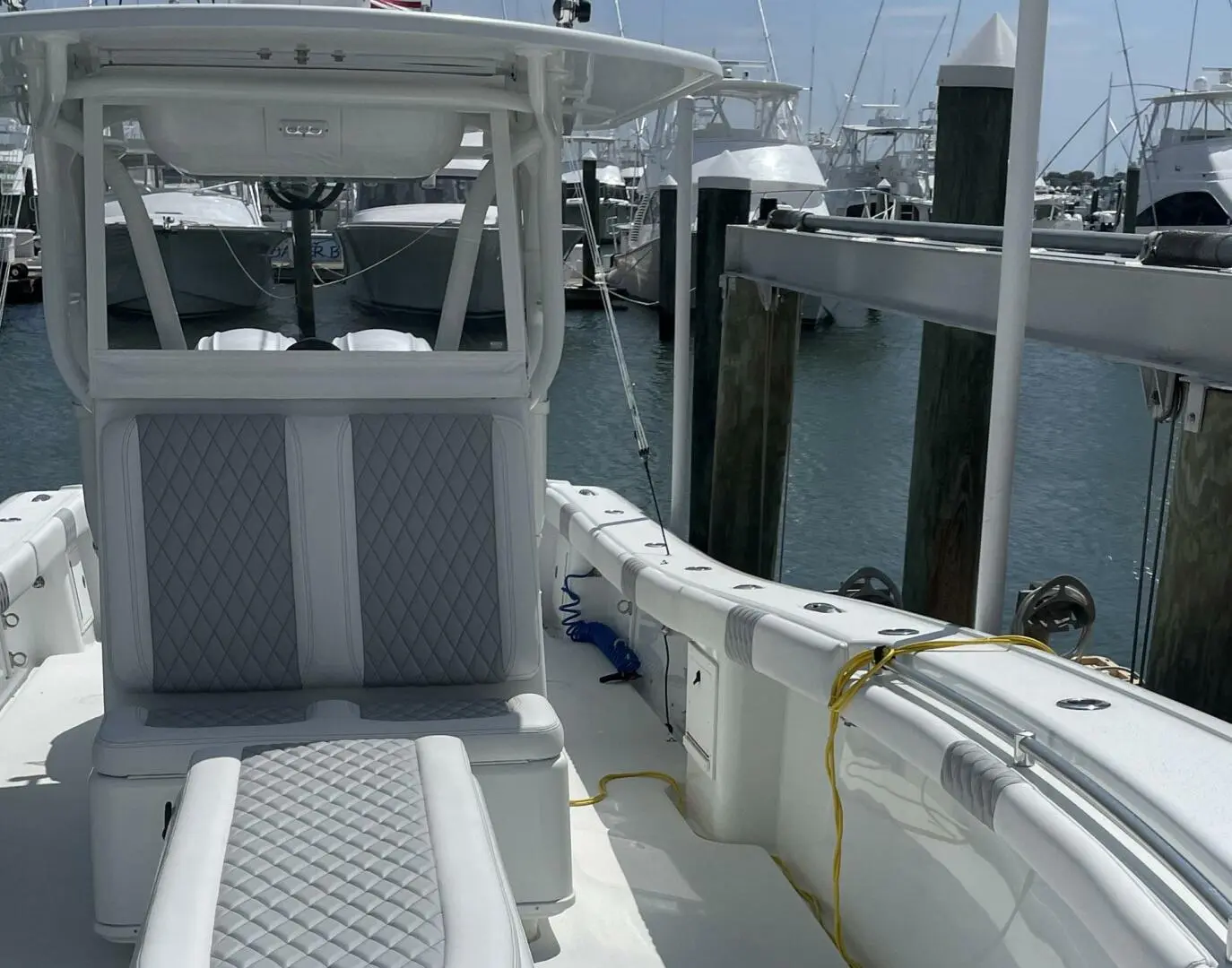 2009 Yellowfin center console