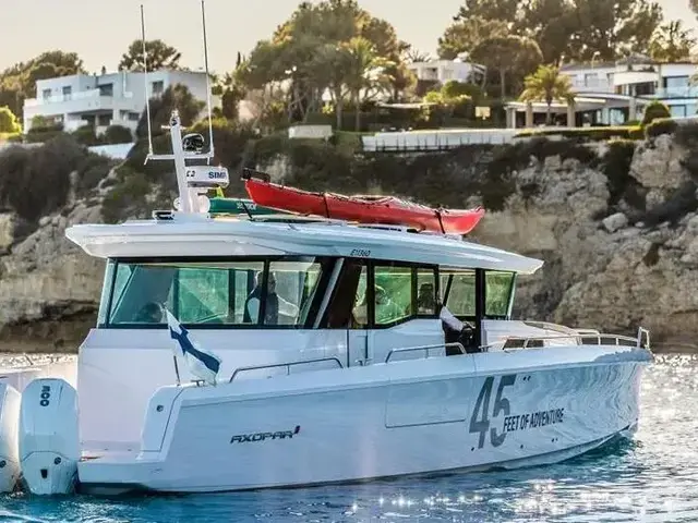 Axopar 45 XC Cross Cabin