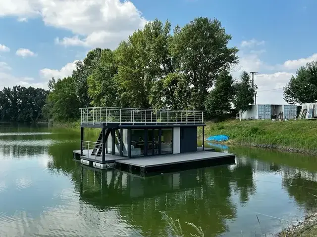 Shogun Mobile Houseboat