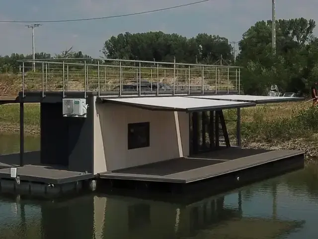 Shogun Mobile Houseboat