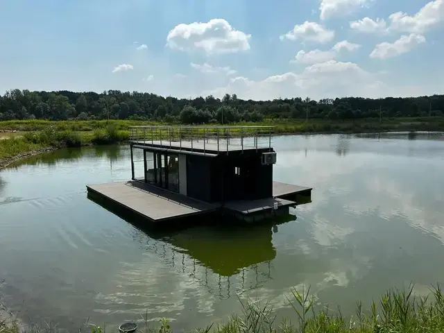 Shogun Mobile Houseboat