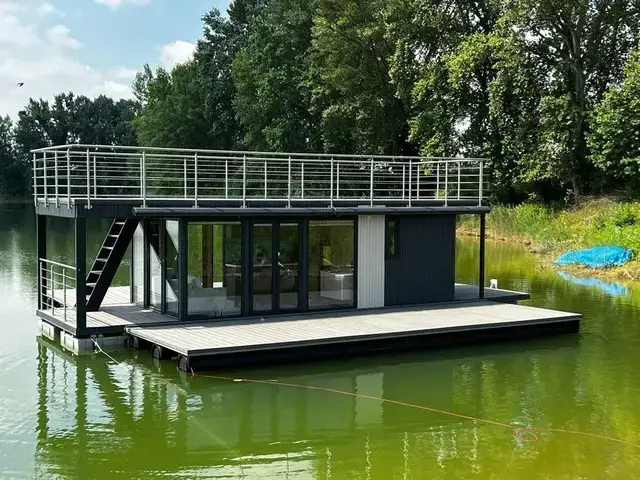 Shogun Mobile Houseboat