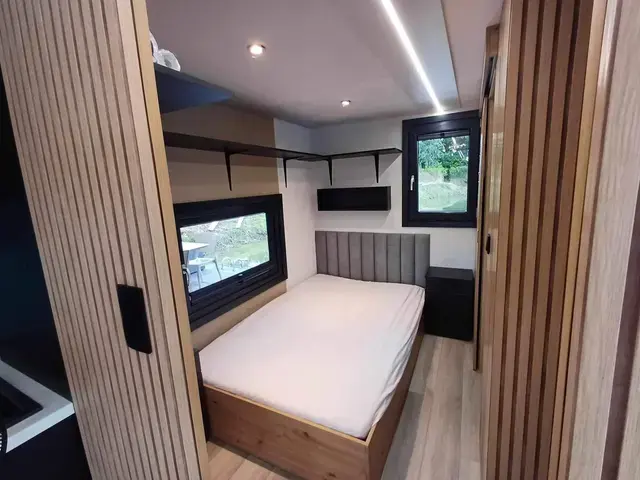 Shogun Mobile Houseboat