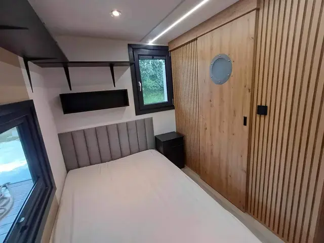 Shogun Mobile Houseboat