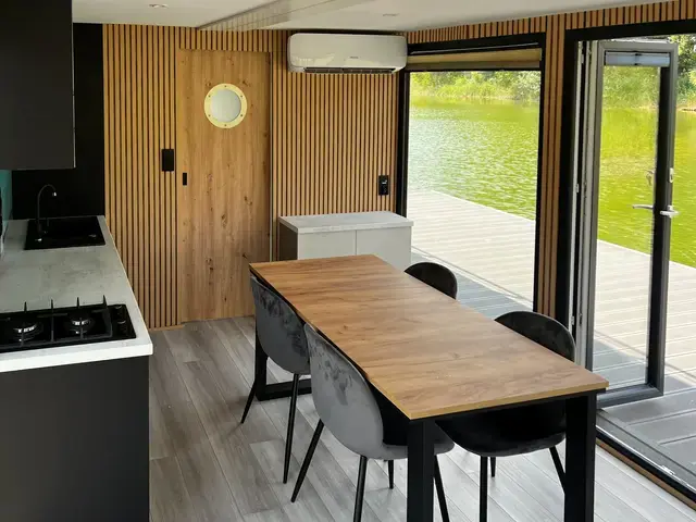 Shogun Mobile Houseboat