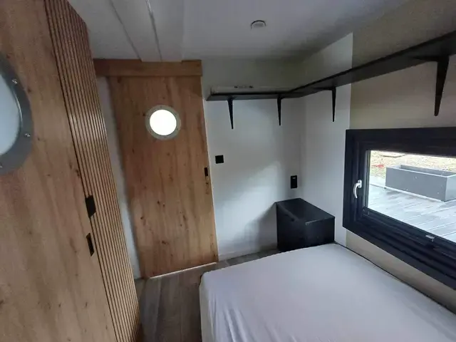 Shogun Mobile Houseboat