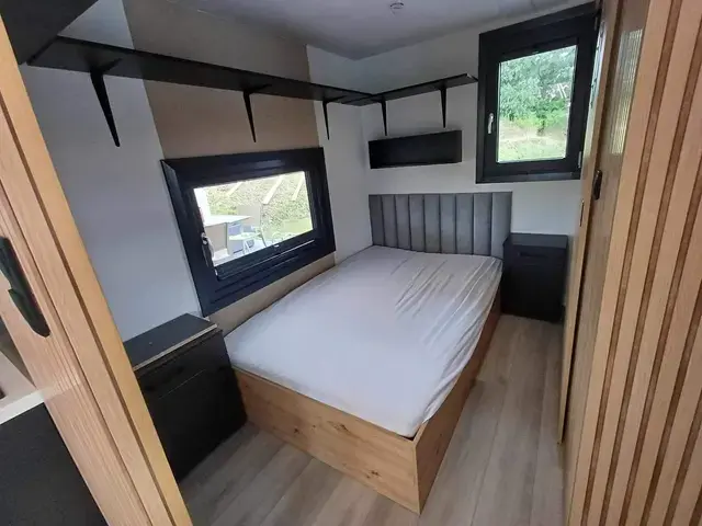 Shogun Mobile Houseboat