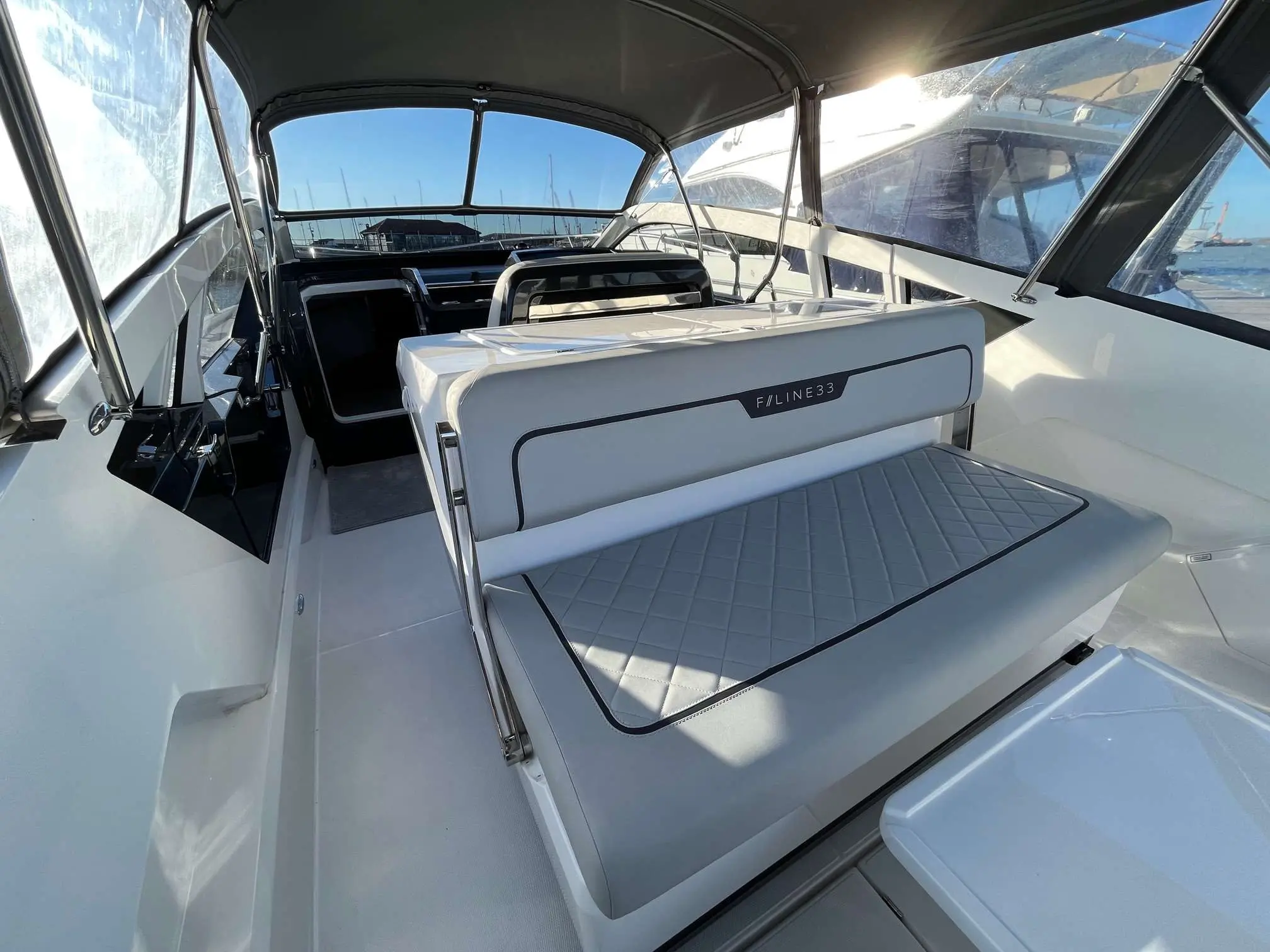 2021 Fairline f line 33