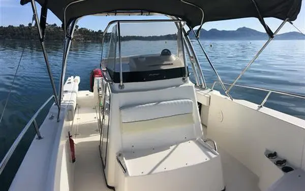 1998 Boston Whaler 260 outrage