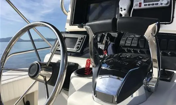 1998 Boston Whaler 260 outrage