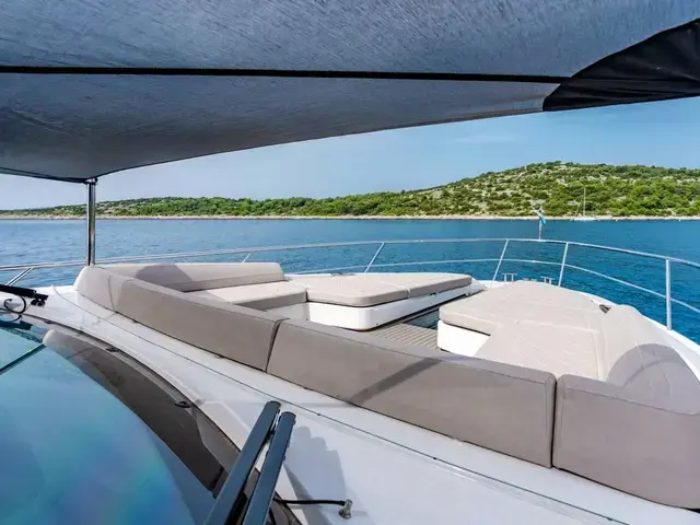 Fairline 66