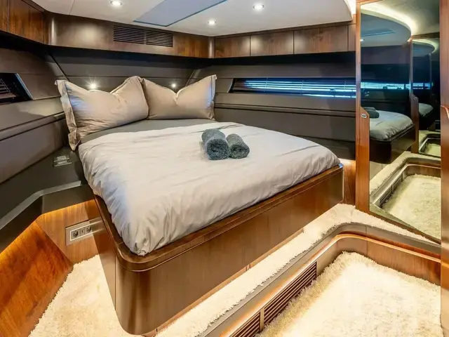 Fairline 66