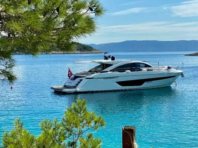 Fairline 66